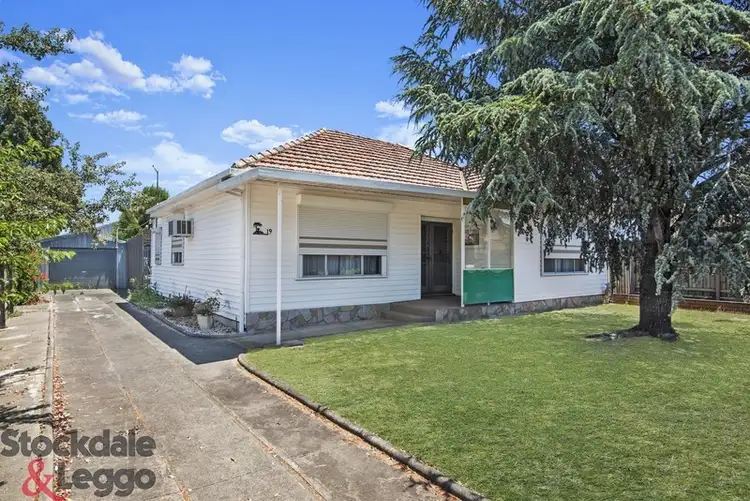 19 Oberon Avenue, St Albans VIC 3021
