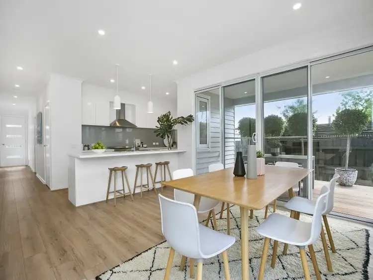 Sixth view of Homely unit listing, 7b Seaview Avenue, Mornington VIC 3931