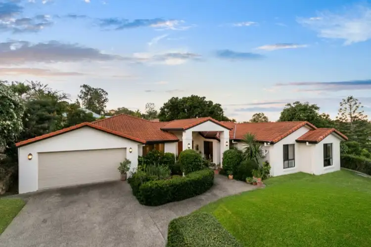 1 Earle Court, Brookfield QLD 4069