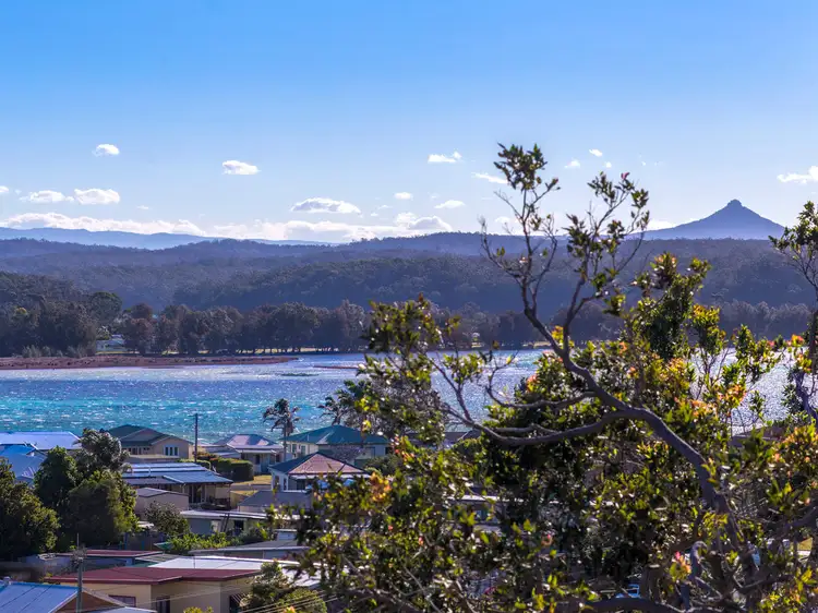 116 Canberra Crescent, Burrill Lake NSW 2539
