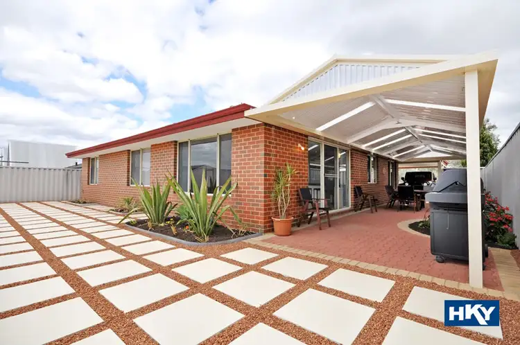 5 Oriole Gardens, Bennett Springs WA 6063