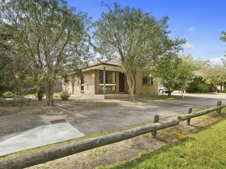 1/4 Carnoustie Grove, Mornington VIC 3931