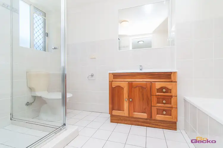 Fifth view of Homely unit listing, 4/27 Wooloowin Avenue, Wooloowin QLD 4030