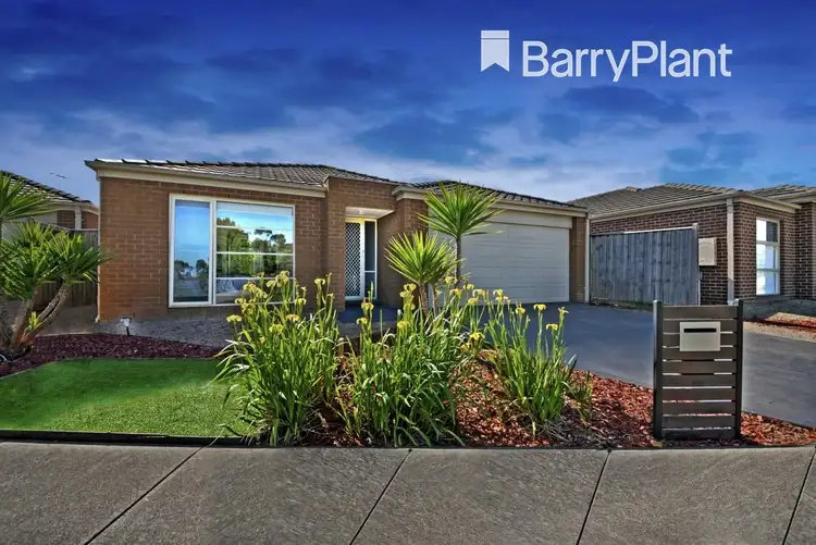 88 Fallingwater Drive, Pakenham VIC 3810
