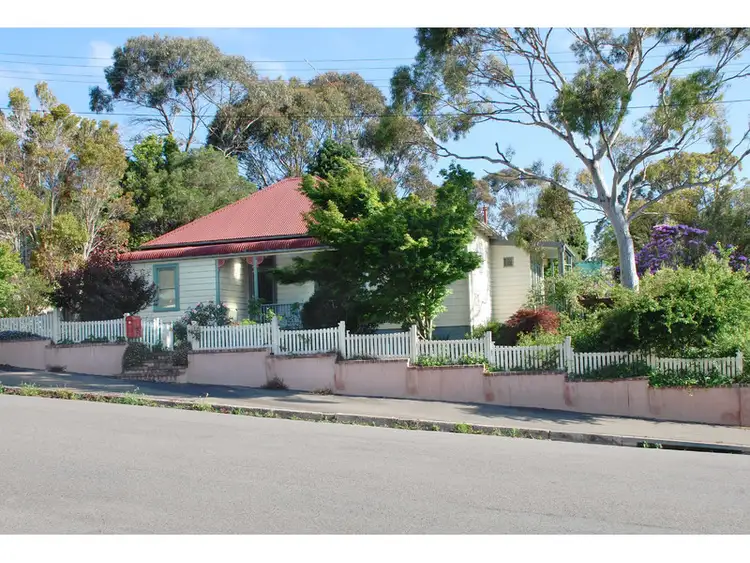 8 Edwards Street, Katoomba NSW 2780
