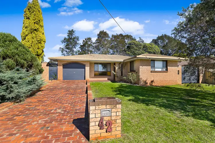 42 Jennifer Crescent, Darling Heights QLD 4350