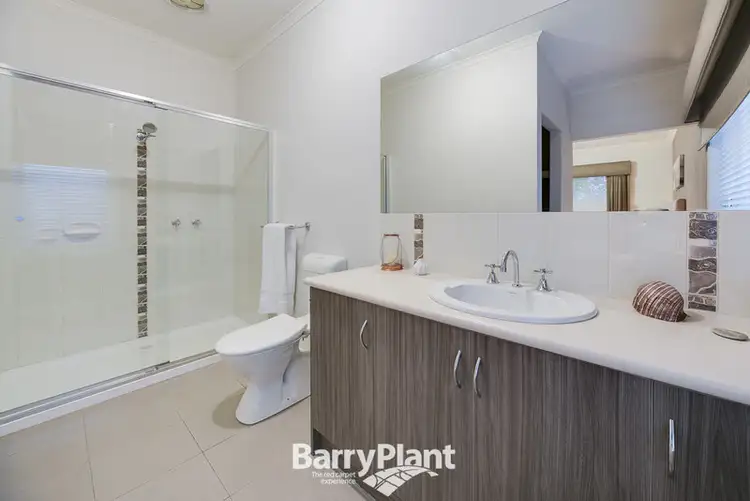 Fifth view of Homely house listing, 9 Samchelle Place, Pakenham VIC 3810