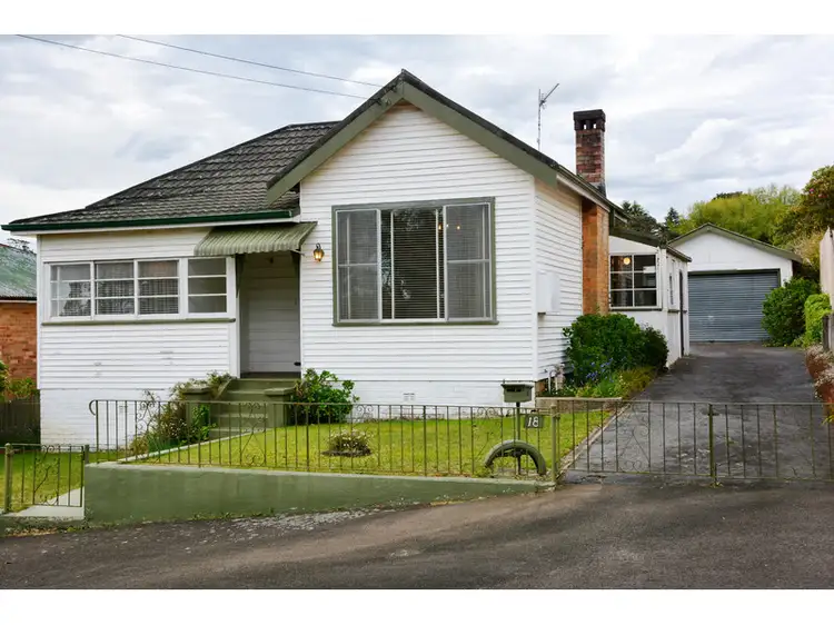 18 Waratah Street, Katoomba NSW 2780