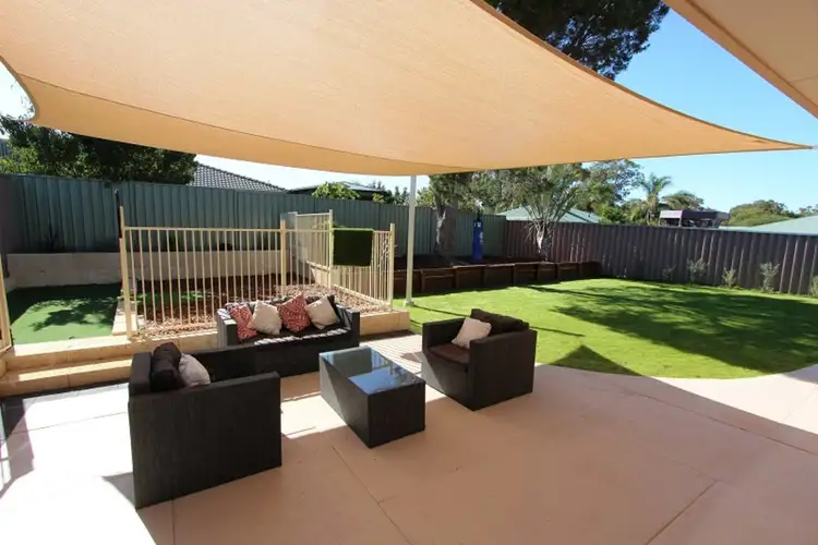 2 Wintersweet Place, Halls Head WA 6210