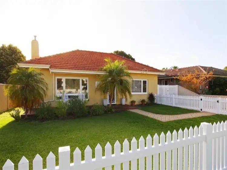 15 Beverley Tce, South Guildford WA 6055