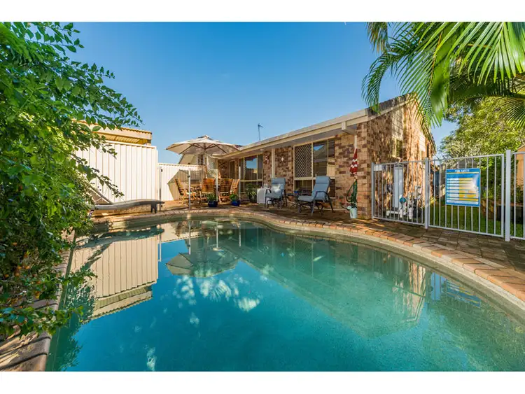 2/5 Burwood Court, Labrador QLD 4215