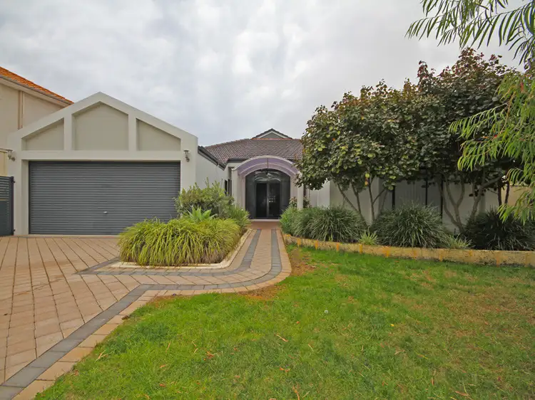 8 Padilla Way, Iluka WA 6028