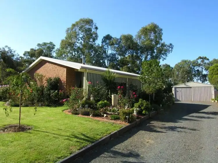 Sixth view of Homely house listing, 8 Chanro Court, Bonnie Doon VIC 3720