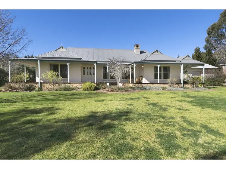 30 Benwerrin Crescent, Grasmere NSW 2570