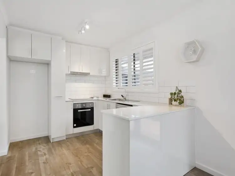 Fifth view of Homely unit listing, 2/52 Queen Street, Mornington VIC 3931