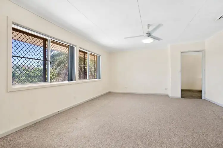 Second view of Homely house listing, 8 Elliott Way, Bulgarra WA 6714