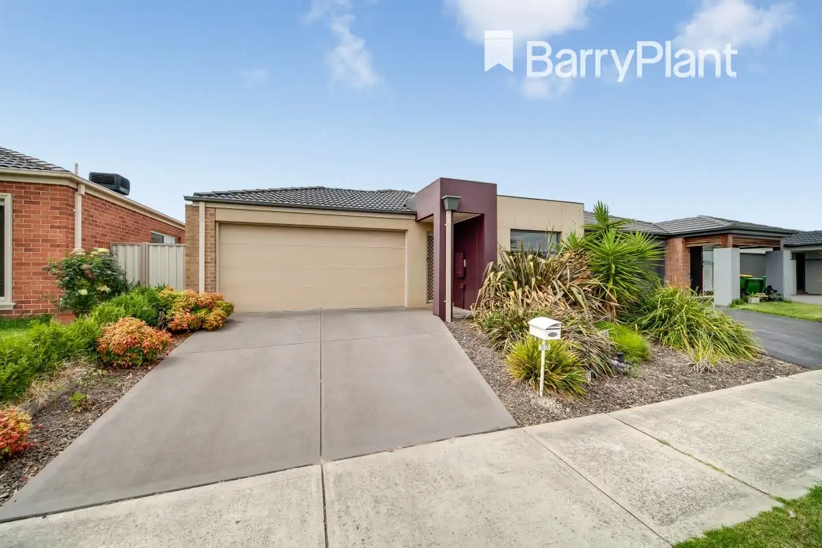 Main view of Homely house listing, 10 Rosella Avenue, Pakenham VIC 3810