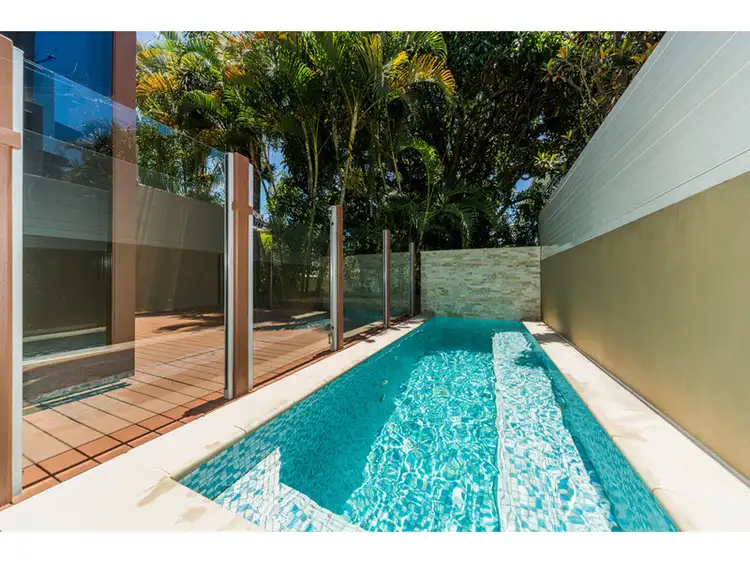 1/7 Rouen Avenue, Paradise Point QLD 4216