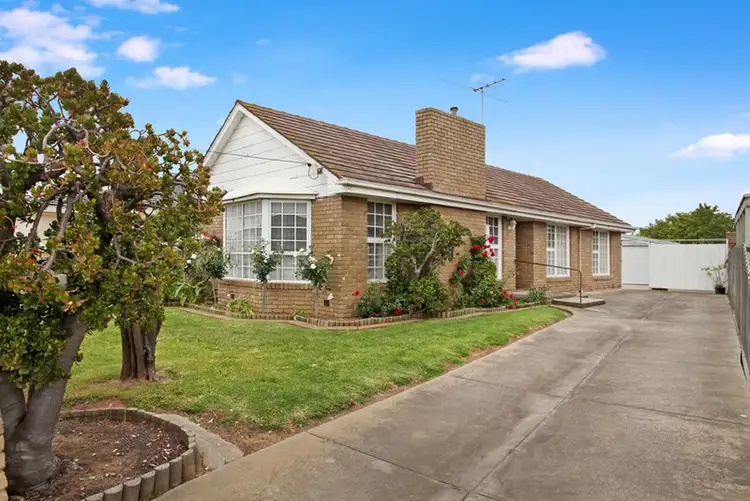92 Whitesides Avenue, Sunshine West VIC 3020