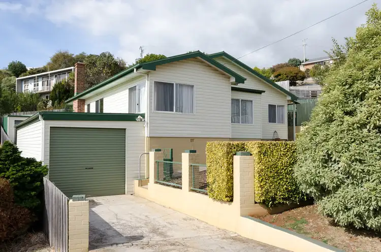 11 Elizabeth Street, Penguin TAS 7316