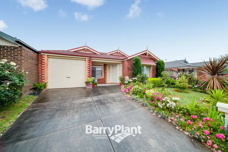 19 Wakenshaw Crescent, Pakenham VIC 3810