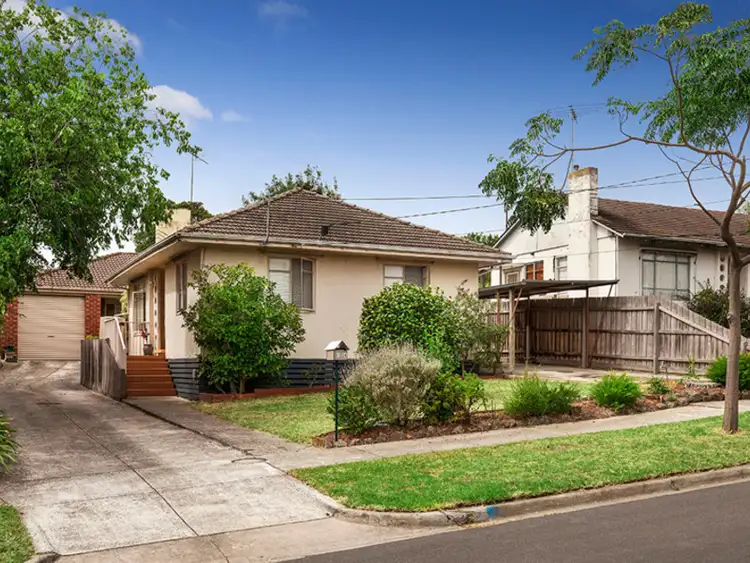 Main view of Homely house listing, 1/24 Jindabyne Avenue, Chadstone VIC 3148