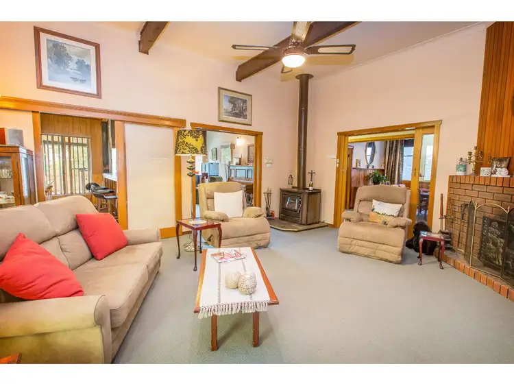 Fifth view of Homely house listing, 10 Queen Elizabeth Drive, Tallangatta VIC 3700