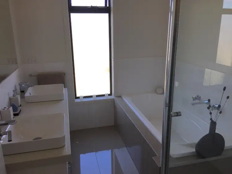 Fifth view of Homely house listing, 2 Bergamot Way, South Morang VIC 3752