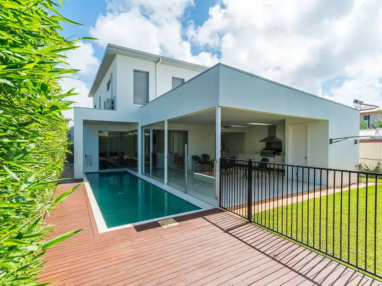 43 Bruce Avenue, Paradise Point QLD 4216