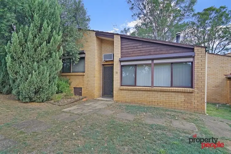 11/2 Whipbird Avenue, Ingleburn NSW 2565
