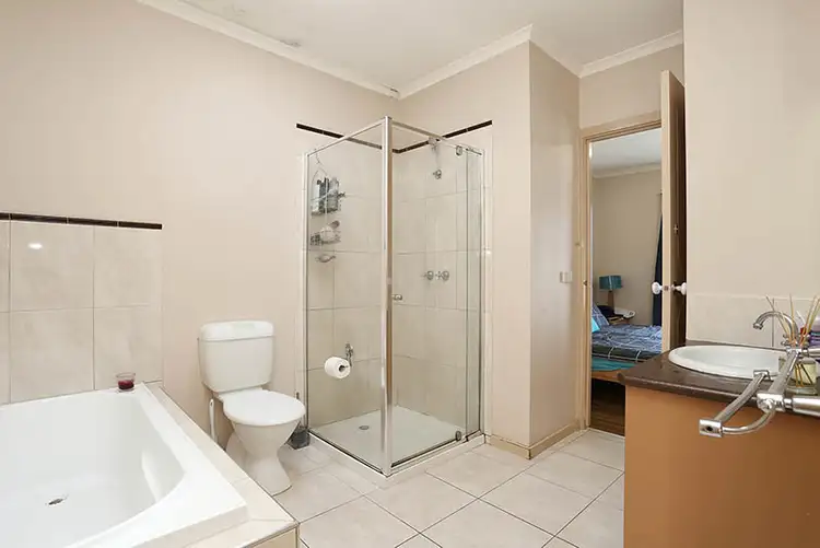 Sixth view of Homely unit listing, 2/17 DOROTHY Avenue, Sunshine VIC 3020