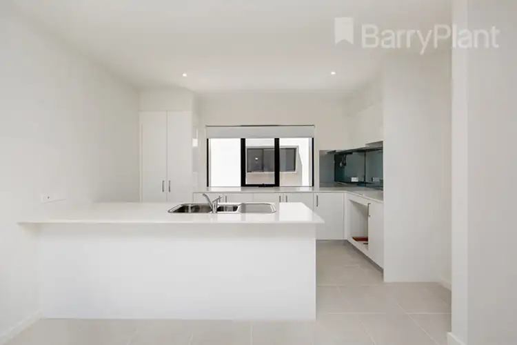 Second view of Homely house listing, 7/17 Edgeware Close, Pakenham VIC 3810
