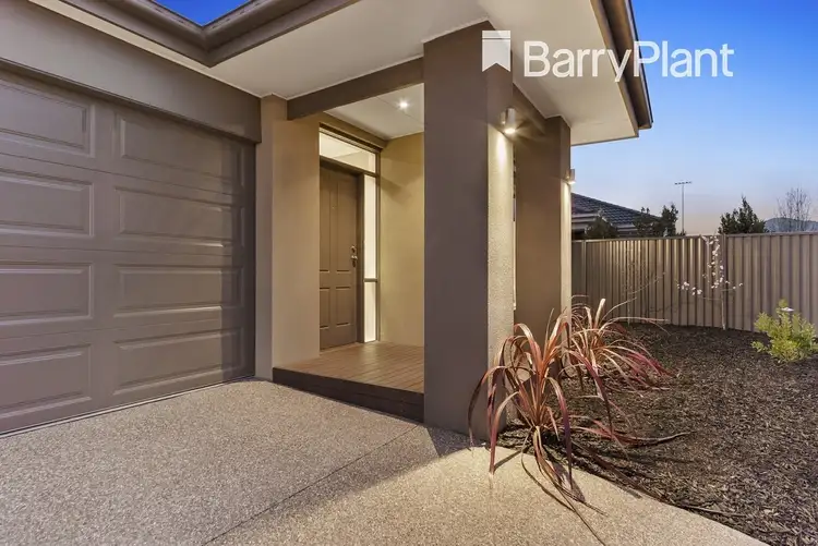 Second view of Homely house listing, 4 Bailey Place, Pakenham VIC 3810