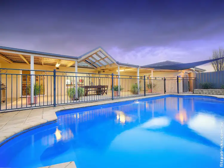 8 Raeburn Crescent, Lake Albert NSW 2650