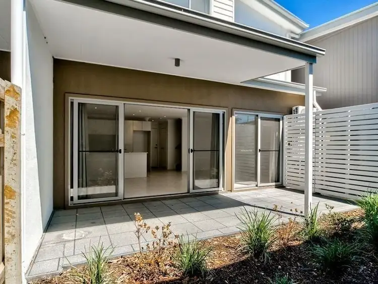 Main view of Homely townhouse listing, 18/1 Lakewood Avenue, Parkinson QLD 4115