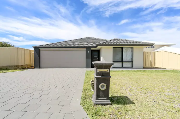 4 Merlot Way, Pearsall WA 6065