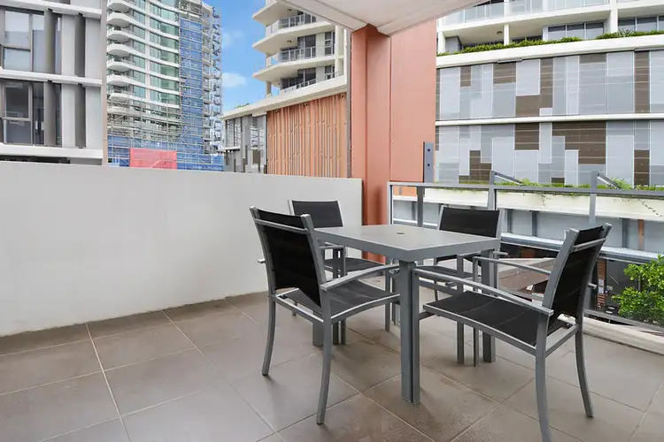 Third view of Homely apartment listing, 306/35 Harbour Road, Hamilton QLD 4007