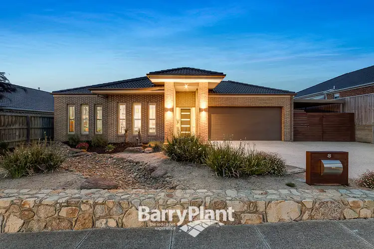 8 Hayden Grove, Pakenham VIC 3810