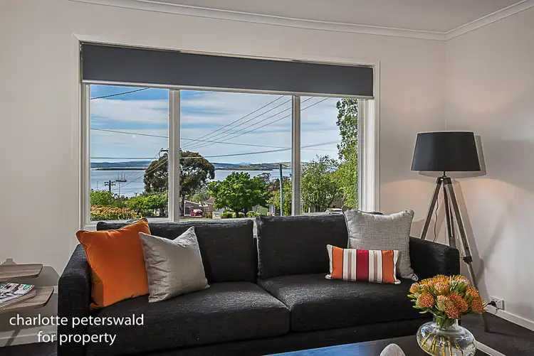 2/12 Coolamon Road, Taroona TAS 7053