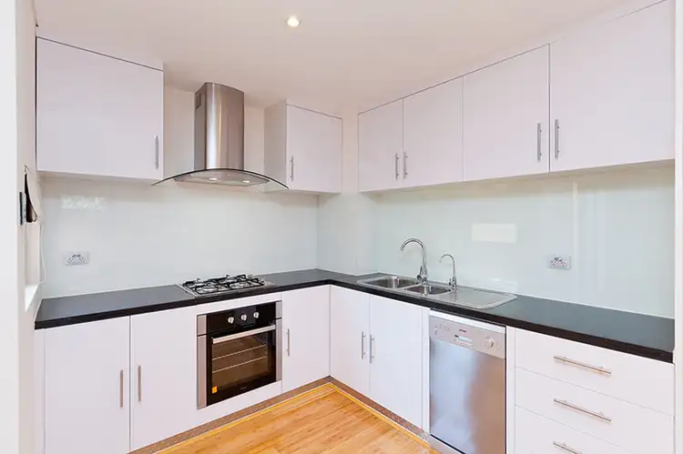 2/6 Oak Street, Cannington WA 6107