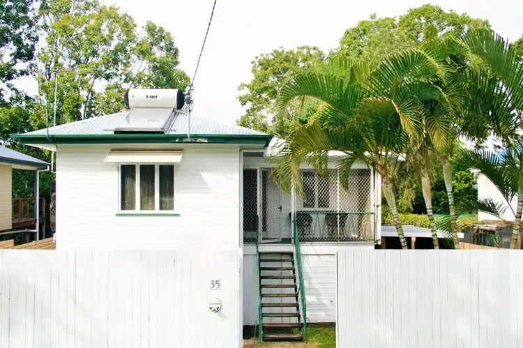 35 Logan Avenue, Oxley QLD 4075
