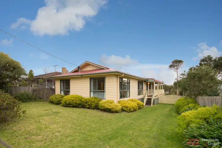 2 Roydon Road, Cowes VIC 3922