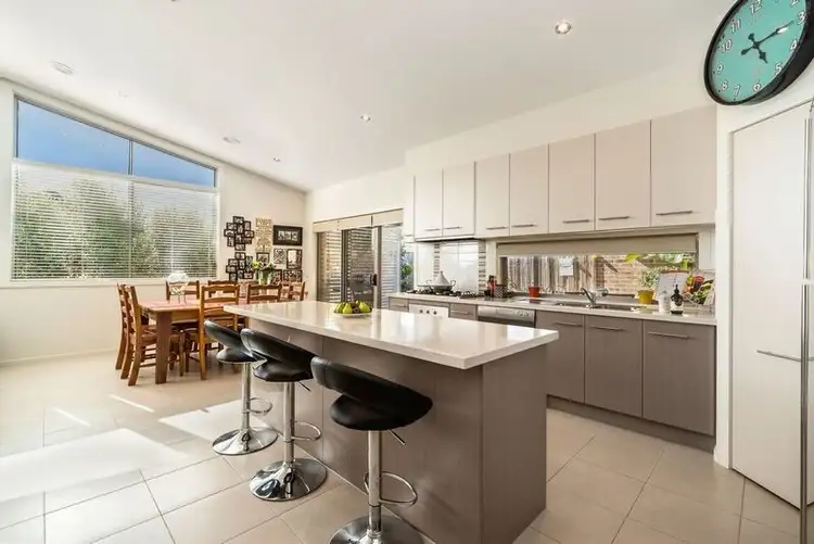 2/43 Van Ness Avenue, Mornington VIC 3931