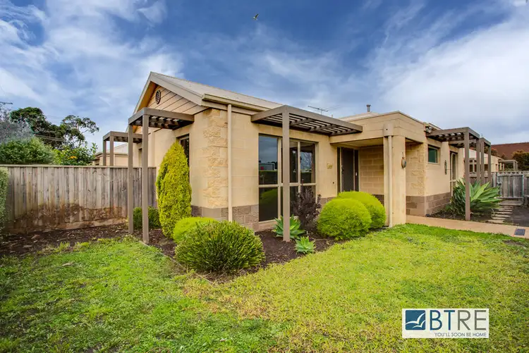 2/17 Queen Street, Hastings VIC 3915