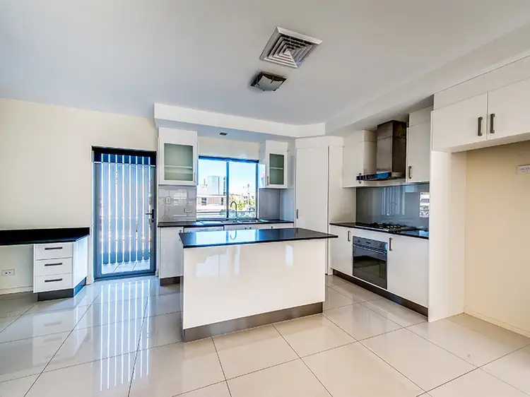 Fifth view of Homely apartment listing, 2/215 Wellington, Kangaroo Point QLD 4169