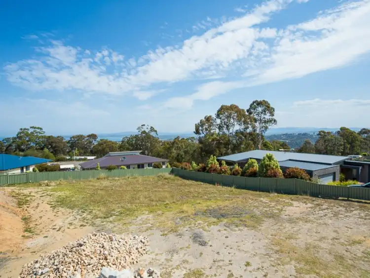 15 The Crest, Merimbula NSW 2548