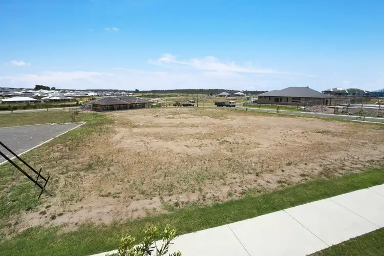 12 Pinfly Crescent, Chisholm NSW 2322