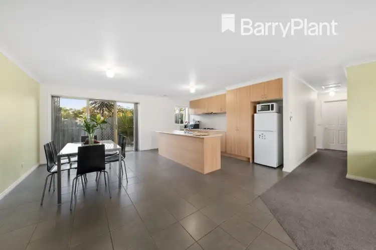 Fifth view of Homely house listing, 2/27 Silver Gum Drive, Pakenham VIC 3810