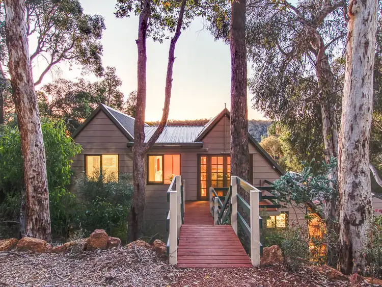 20 Barnes Road, Roleystone WA 6111