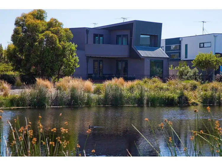 2 Loch Lomond Crescent, Torquay VIC 3228